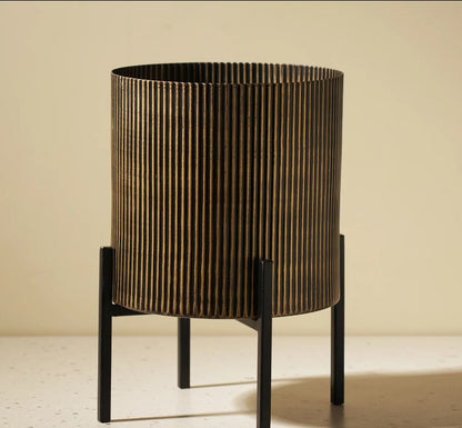 Black Iron Ribbed Planter With Stand Medium