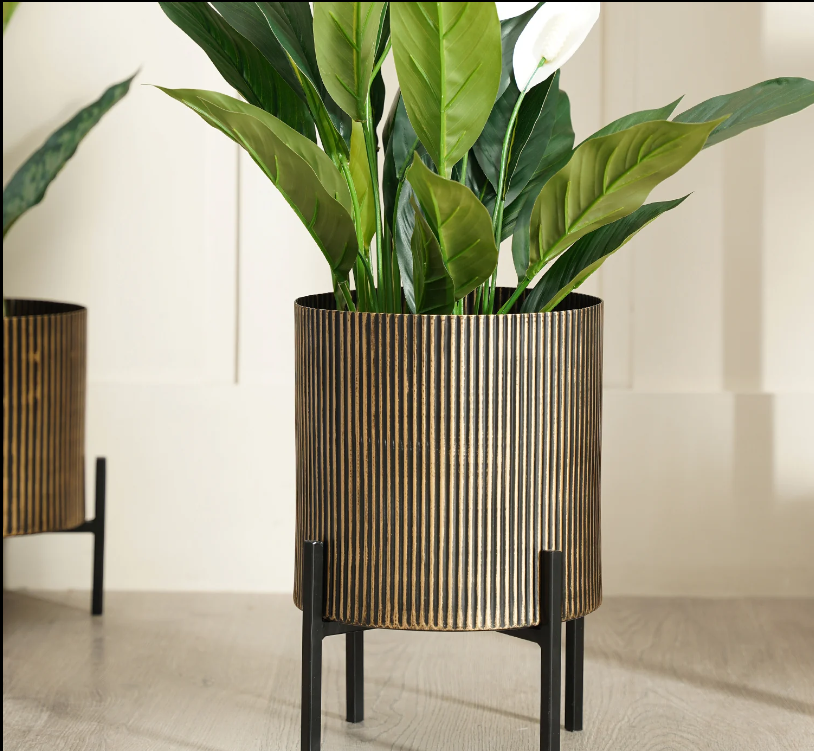 Black Iron Ribbed Planter With Stand Medium
